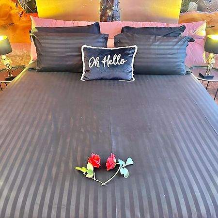 Beyond - Romantic Basement Apartment - Close To Beach - With Parking บอร์นมัธ ภายนอก รูปภาพ
