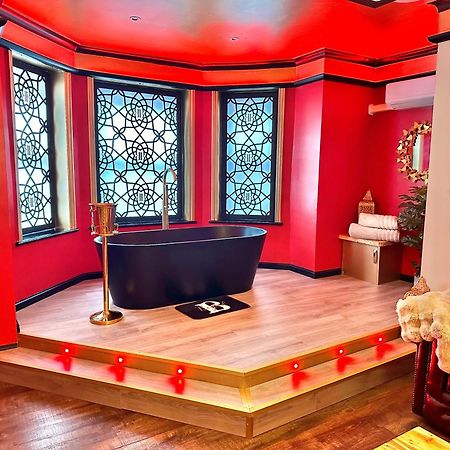 Beyond - Romantic Basement Apartment - Close To Beach - With Parking บอร์นมัธ ภายนอก รูปภาพ