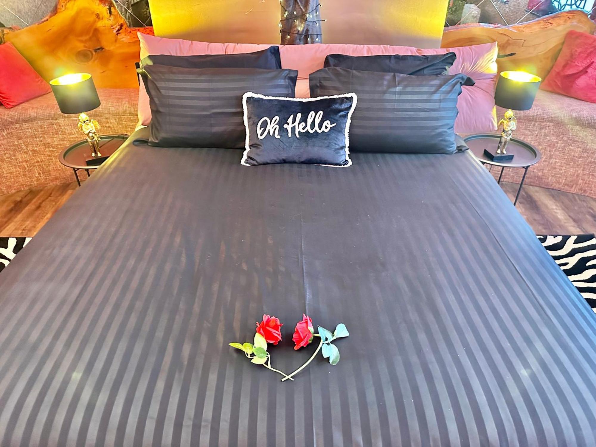 Beyond - Romantic Basement Apartment - Close To Beach - With Parking บอร์นมัธ ภายนอก รูปภาพ