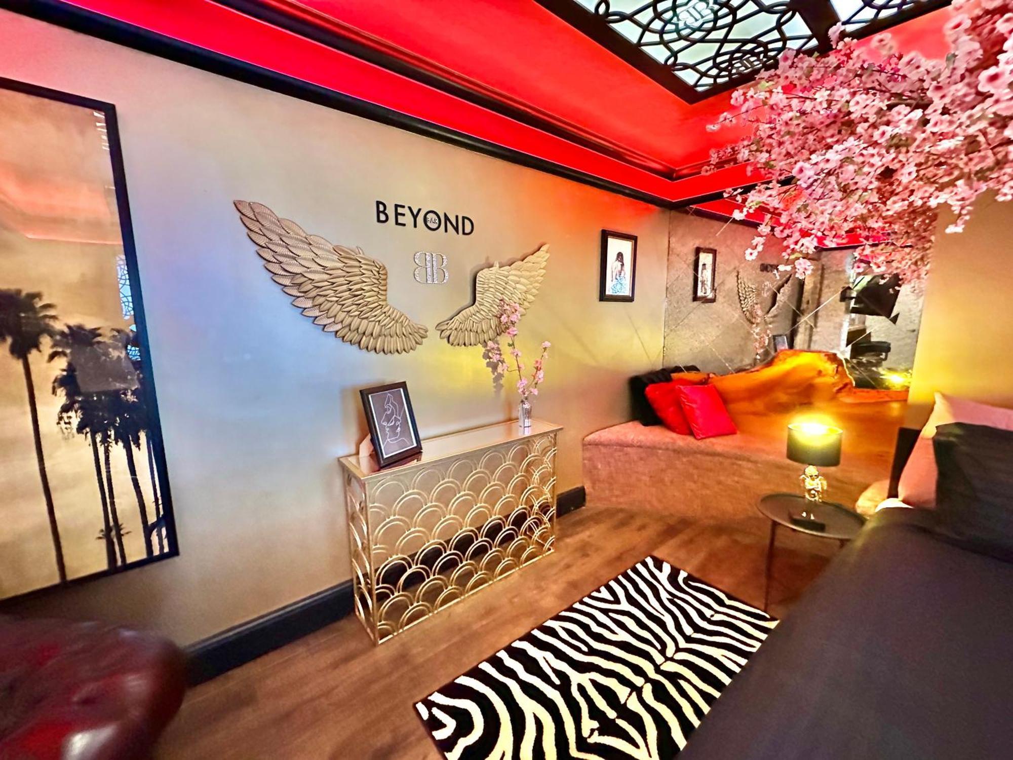 Beyond - Romantic Basement Apartment - Close To Beach - With Parking บอร์นมัธ ภายนอก รูปภาพ