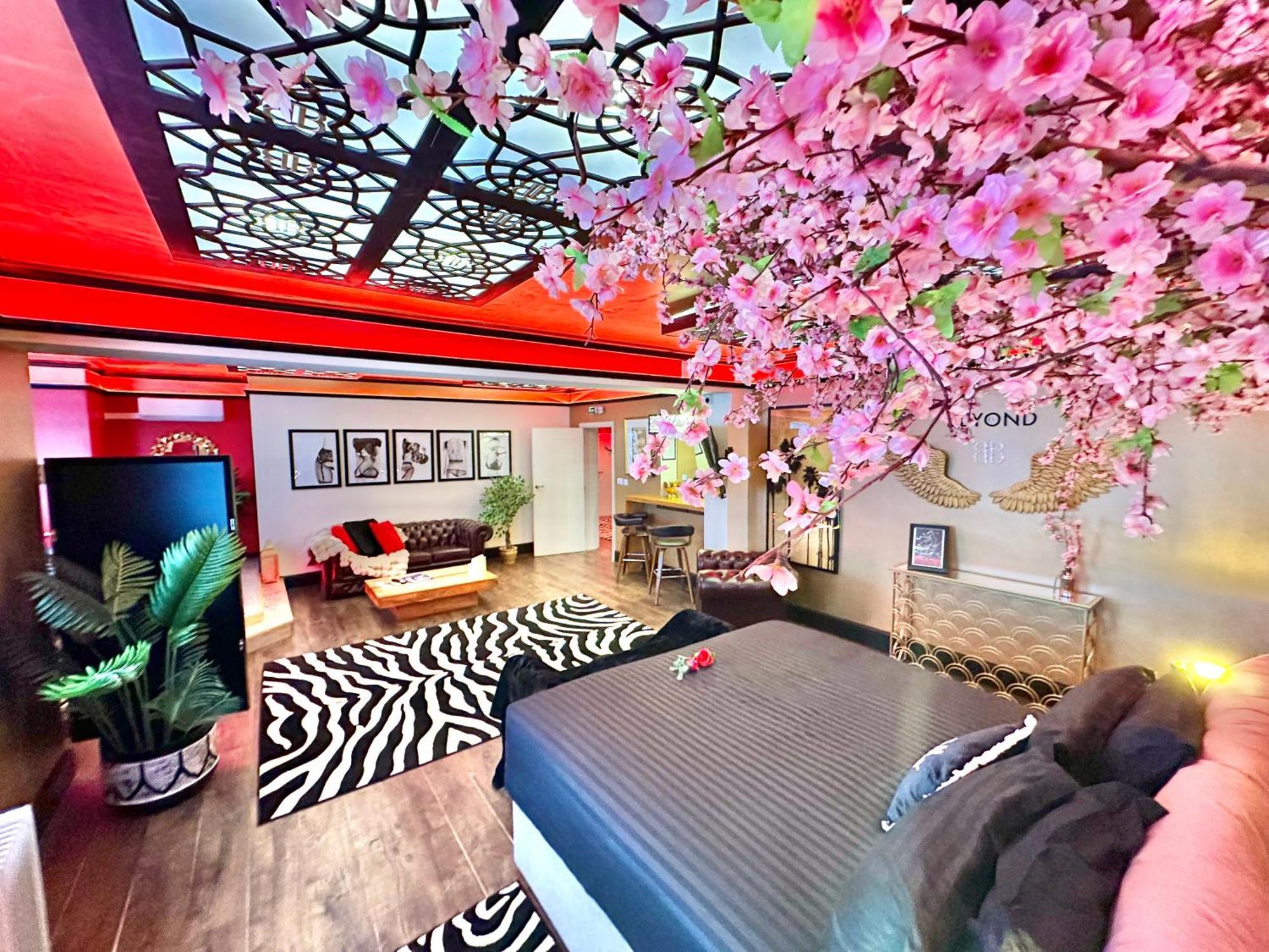 Beyond - Romantic Basement Apartment - Close To Beach - With Parking บอร์นมัธ ภายนอก รูปภาพ
