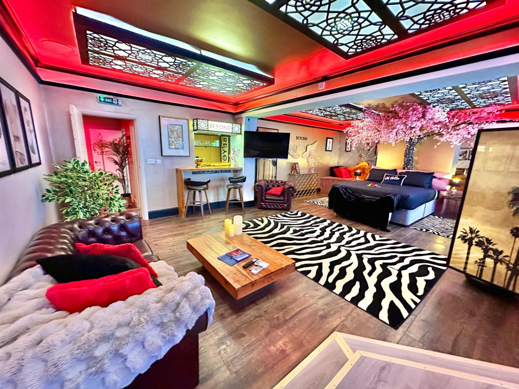Beyond - Romantic Basement Apartment - Close To Beach - With Parking บอร์นมัธ ภายนอก รูปภาพ