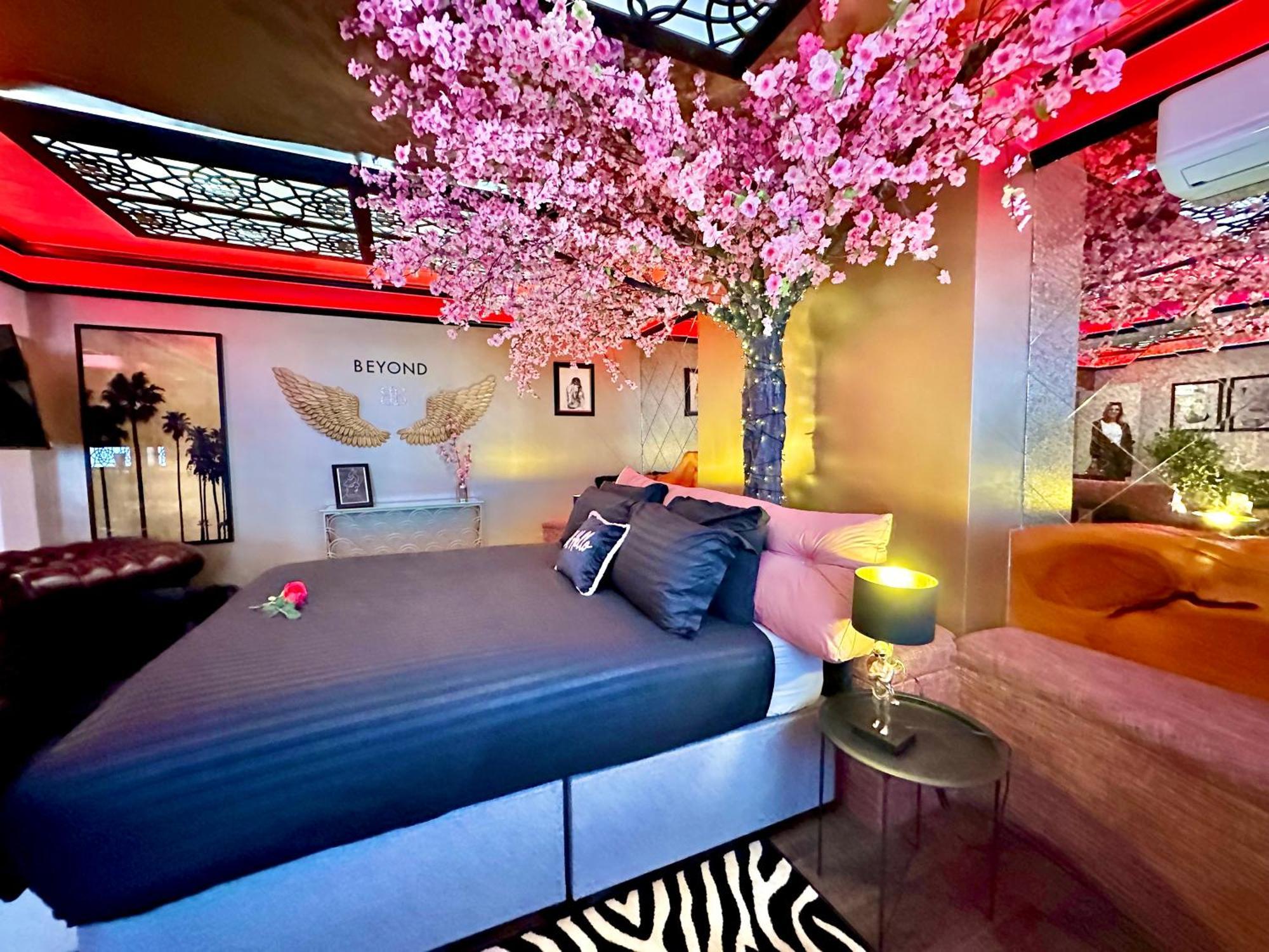 Beyond - Romantic Basement Apartment - Close To Beach - With Parking บอร์นมัธ ภายนอก รูปภาพ