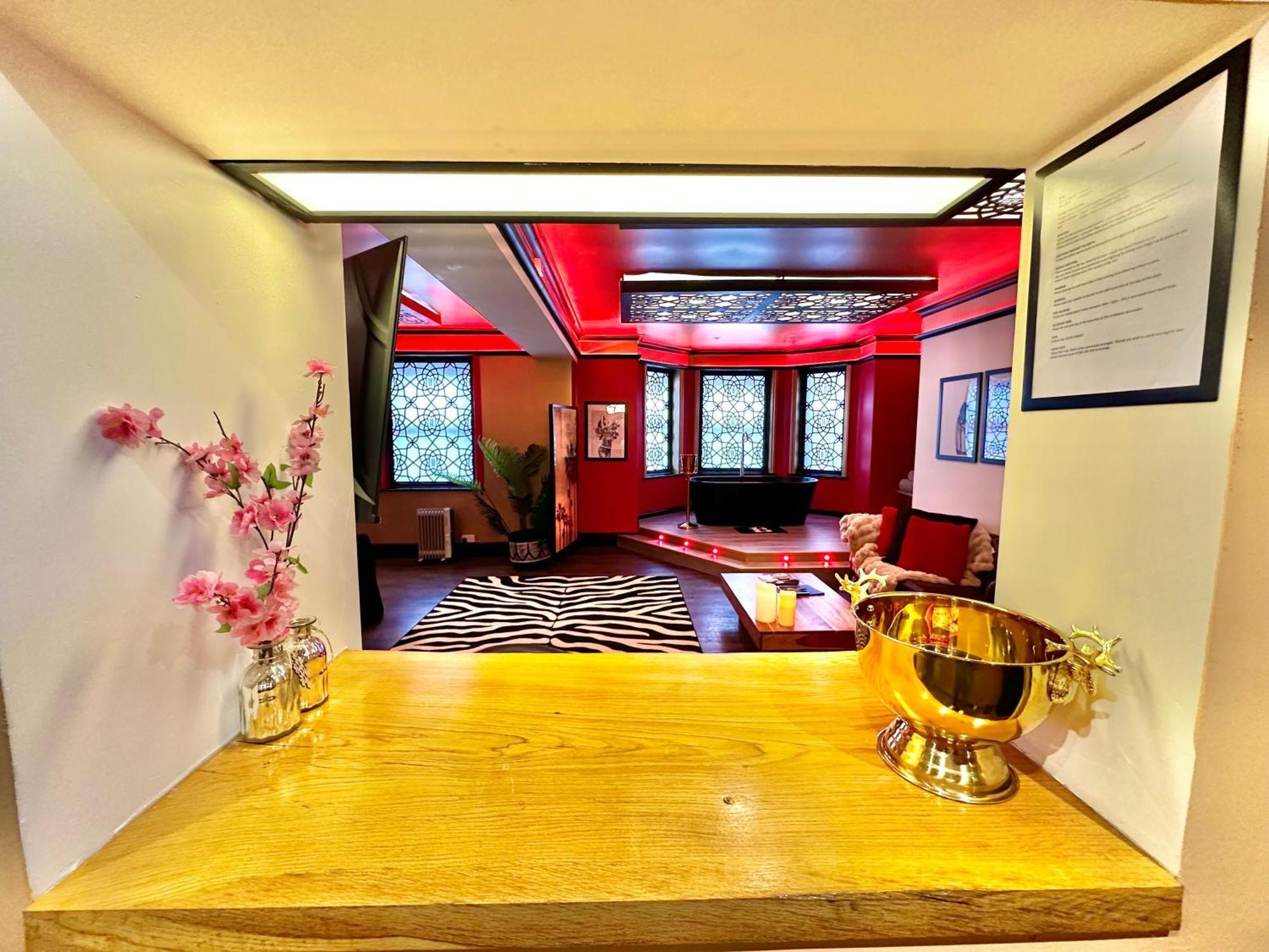 Beyond - Romantic Basement Apartment - Close To Beach - With Parking บอร์นมัธ ภายนอก รูปภาพ