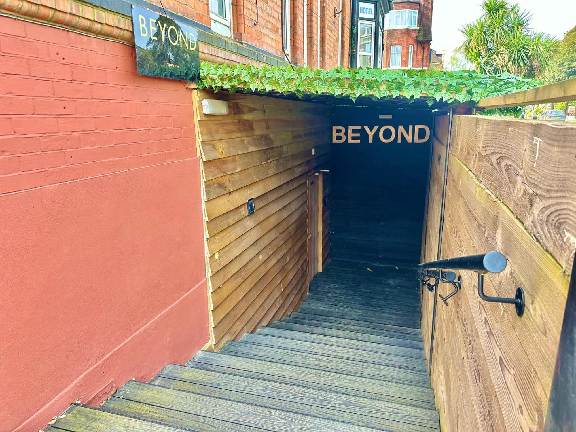 Beyond - Romantic Basement Apartment - Close To Beach - With Parking บอร์นมัธ ภายนอก รูปภาพ