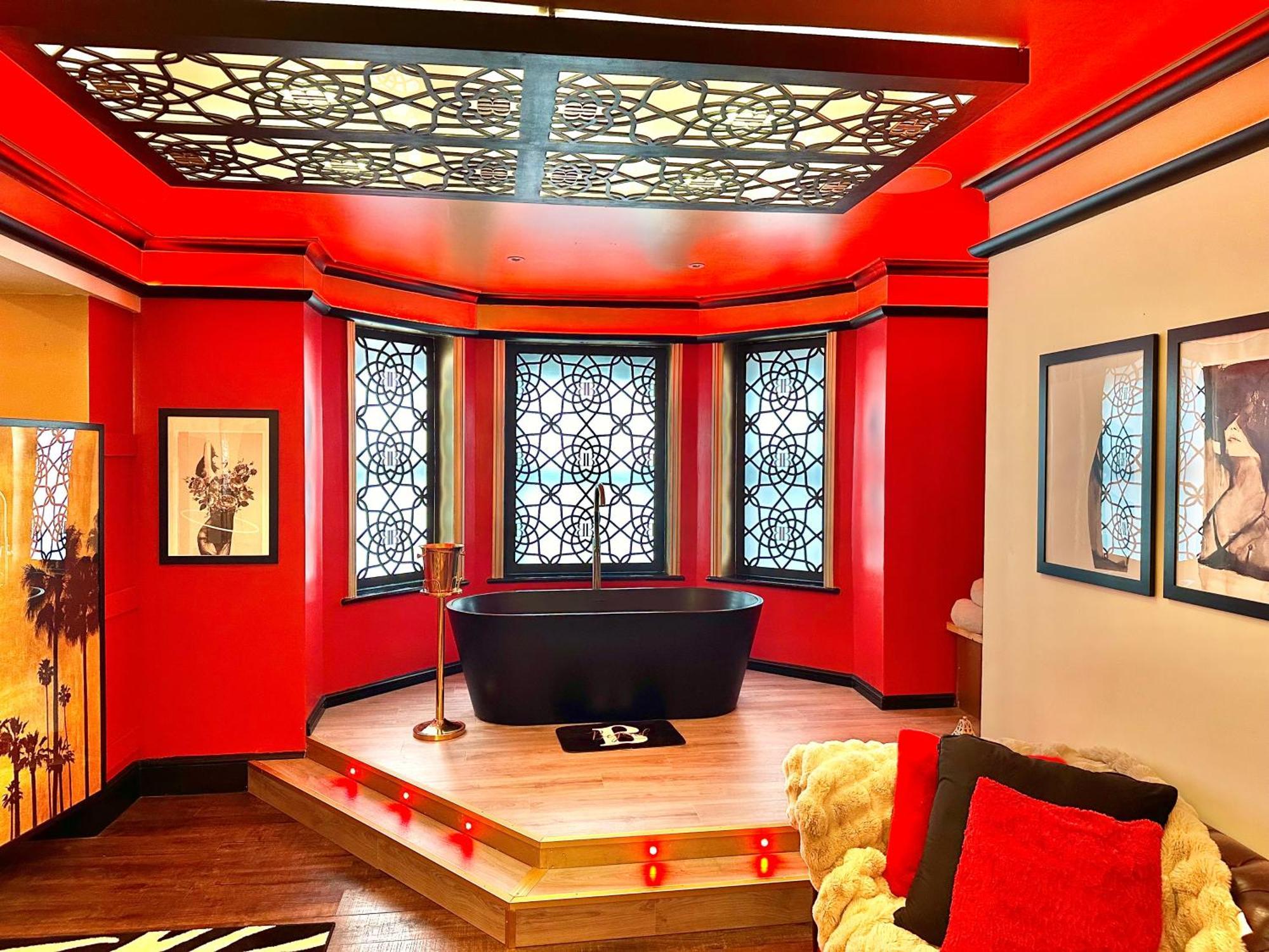 Beyond - Romantic Basement Apartment - Close To Beach - With Parking บอร์นมัธ ภายนอก รูปภาพ