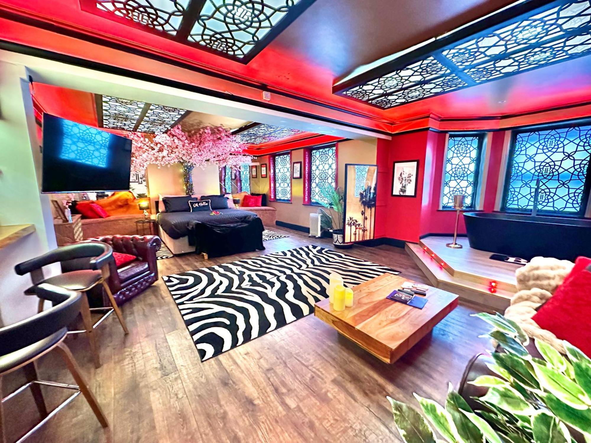 Beyond - Romantic Basement Apartment - Close To Beach - With Parking บอร์นมัธ ภายนอก รูปภาพ