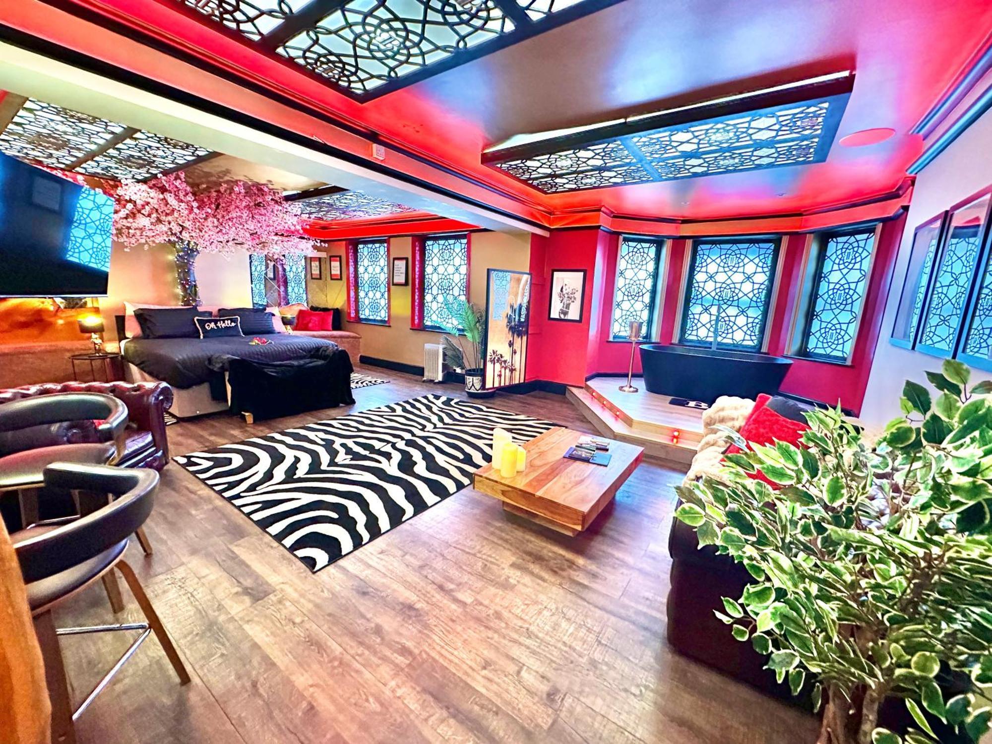 Beyond - Romantic Basement Apartment - Close To Beach - With Parking บอร์นมัธ ภายนอก รูปภาพ