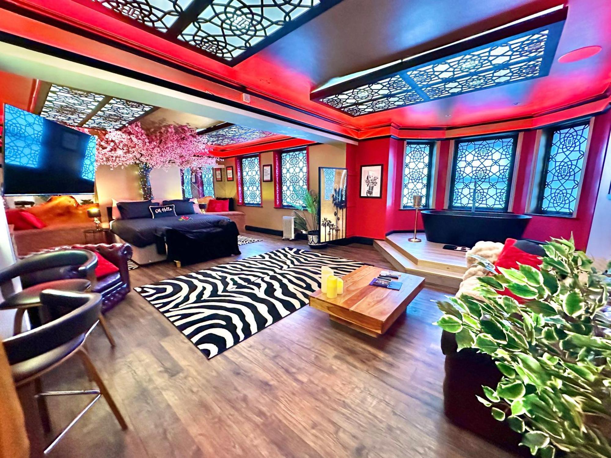 Beyond - Romantic Basement Apartment - Close To Beach - With Parking บอร์นมัธ ภายนอก รูปภาพ