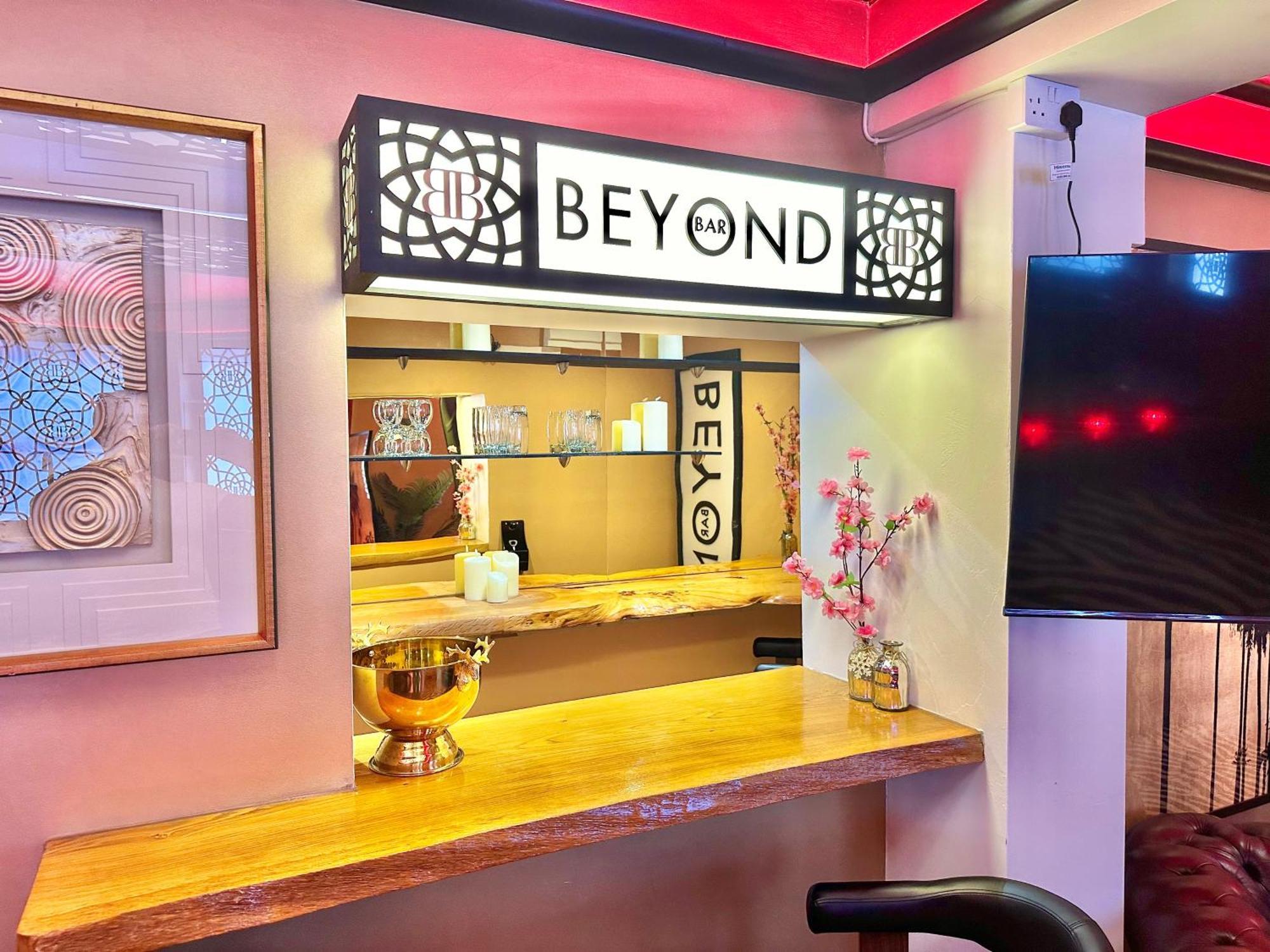Beyond - Romantic Basement Apartment - Close To Beach - With Parking บอร์นมัธ ภายนอก รูปภาพ