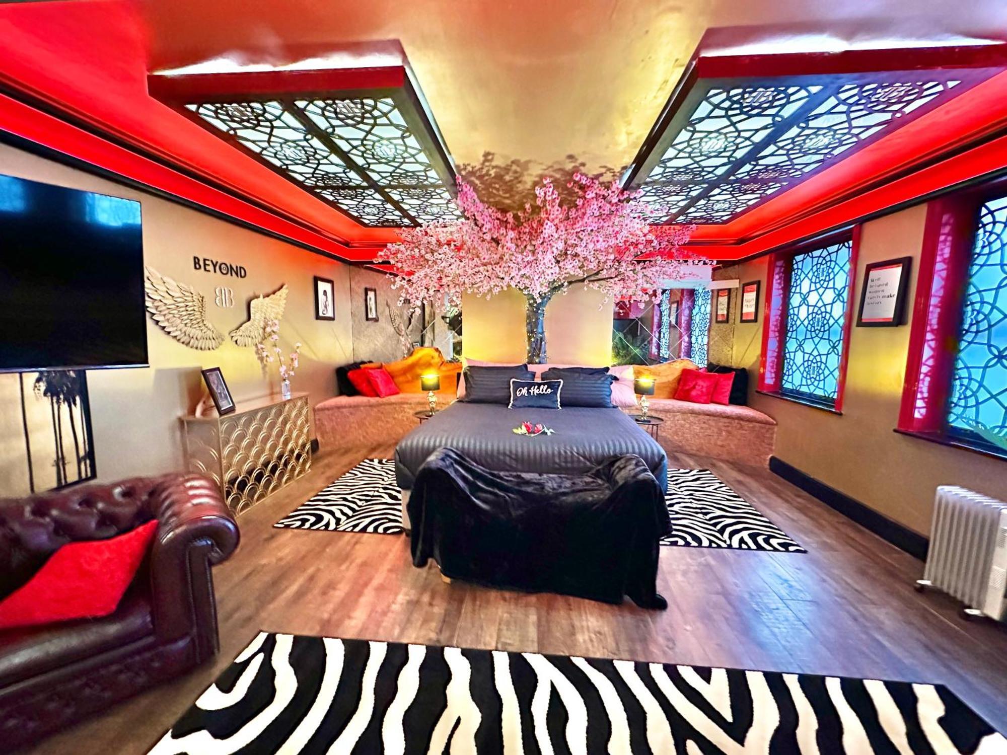 Beyond - Romantic Basement Apartment - Close To Beach - With Parking บอร์นมัธ ภายนอก รูปภาพ