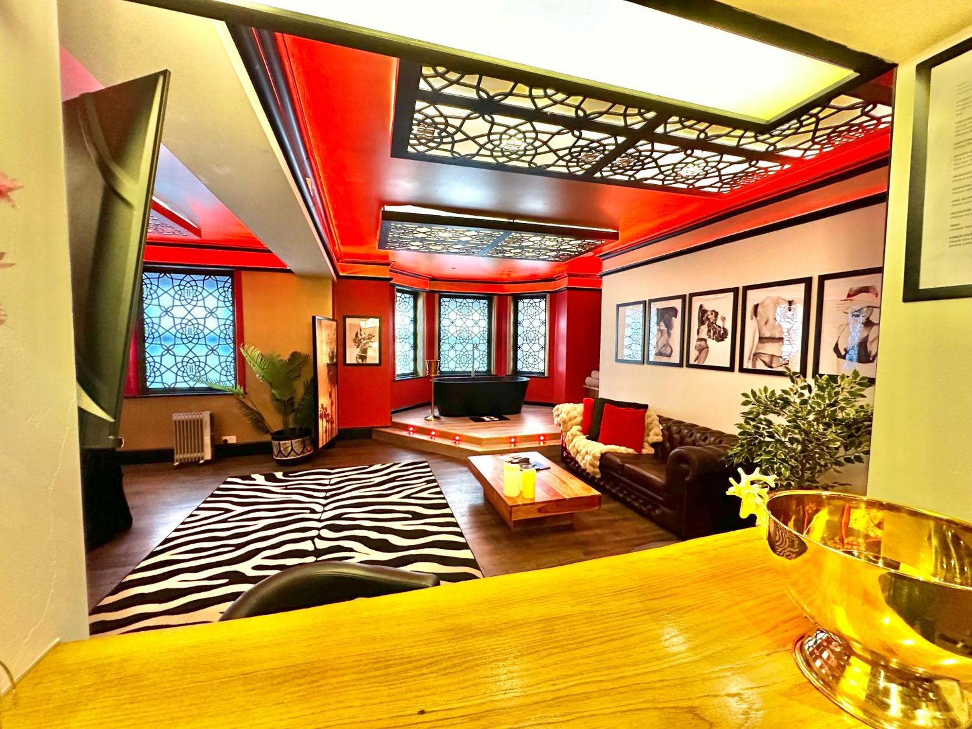 Beyond - Romantic Basement Apartment - Close To Beach - With Parking บอร์นมัธ ภายนอก รูปภาพ