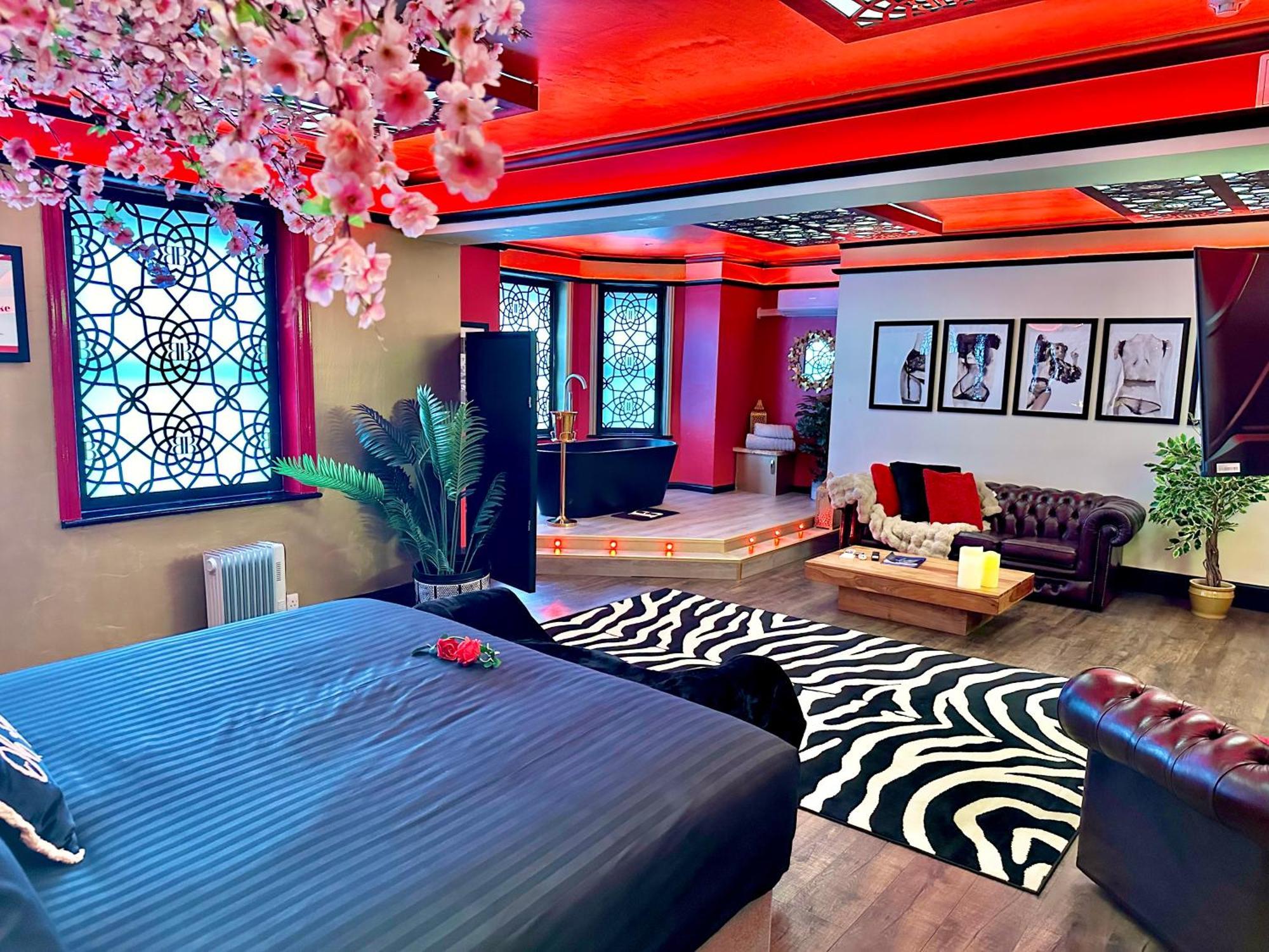 Beyond - Romantic Basement Apartment - Close To Beach - With Parking บอร์นมัธ ภายนอก รูปภาพ